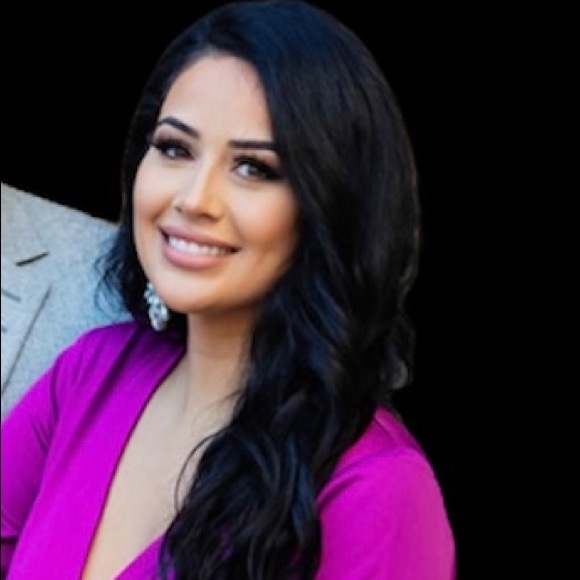 Meet your Posher, Laura - Picture 1 of 1